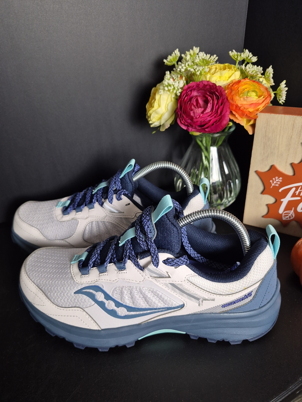 Women's Saucony! White and Navy Athletic Walking Shoes. New in Box! Size 10